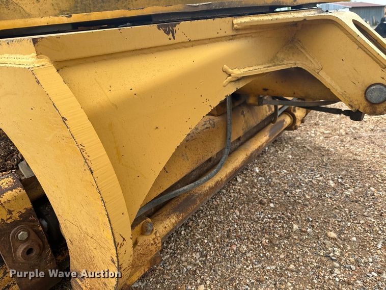 image for item ND9337 1999 John Deere 770CH motor grader