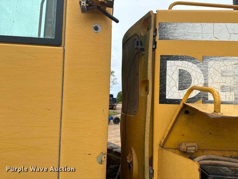 image for item ND9337 1999 John Deere 770CH motor grader