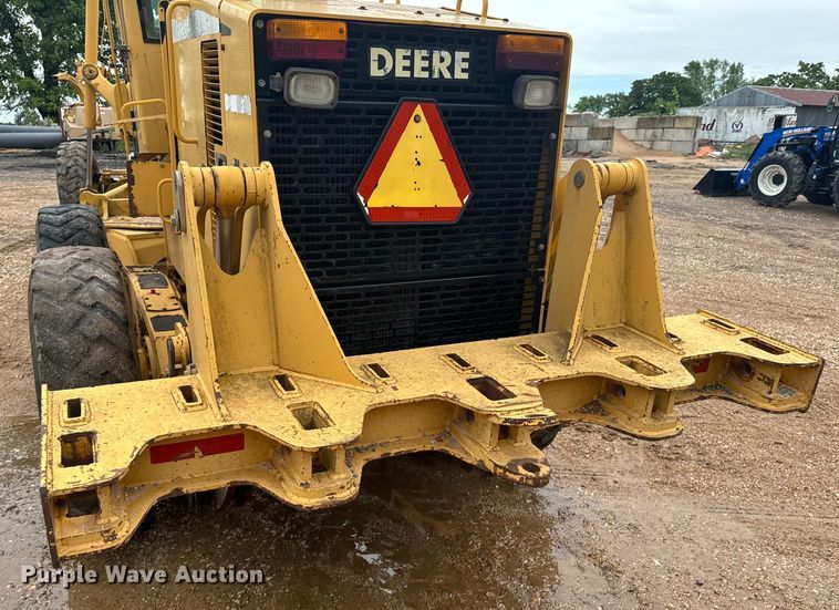 image for item ND9337 1999 John Deere 770CH motor grader