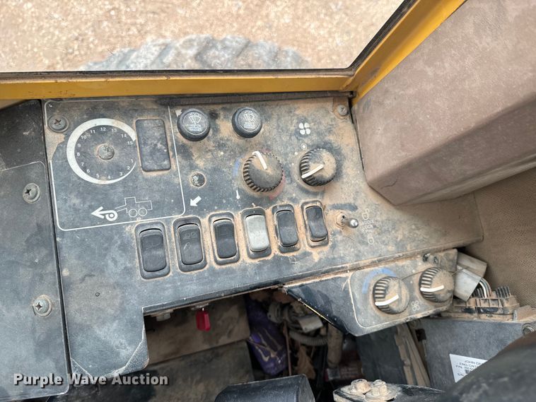 image for item ND9337 1999 John Deere 770CH motor grader