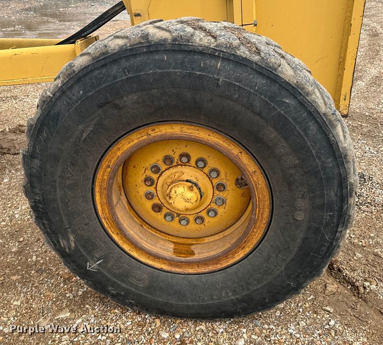 image for item ND9337 1999 John Deere 770CH motor grader