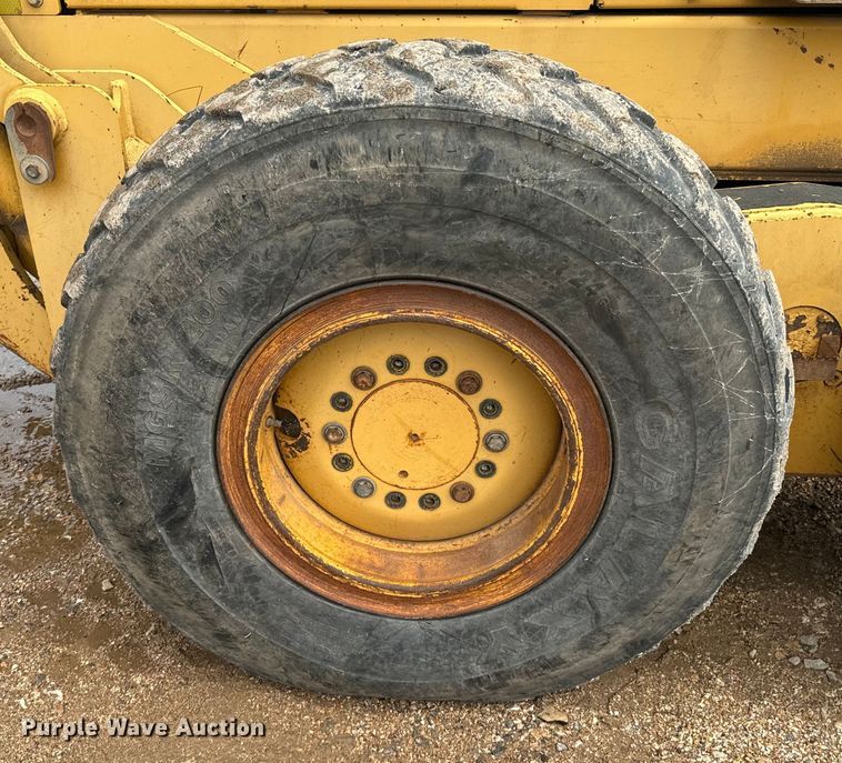 image for item ND9337 1999 John Deere 770CH motor grader