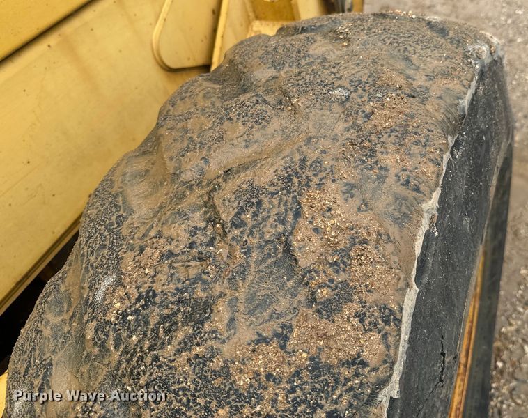 image for item ND9337 1999 John Deere 770CH motor grader