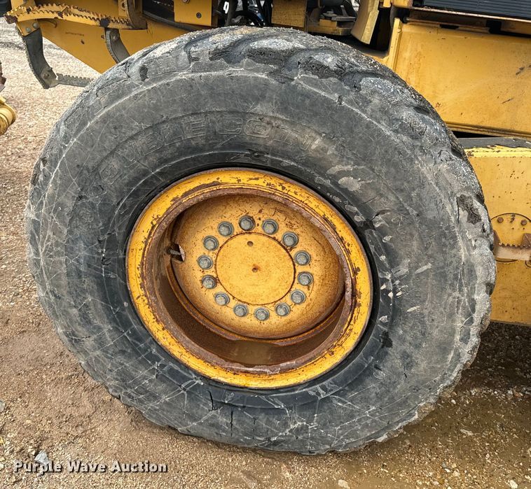 image for item ND9337 1999 John Deere 770CH motor grader