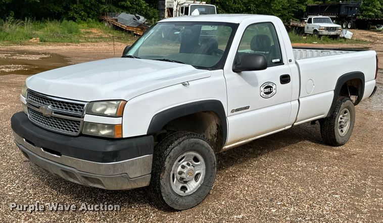 image for item ND9340 2005 Chevrolet Silverado 2500 HD pickup truck