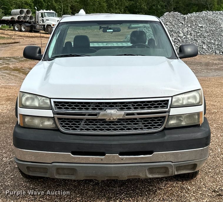 image for item ND9340 2005 Chevrolet Silverado 2500 HD pickup truck