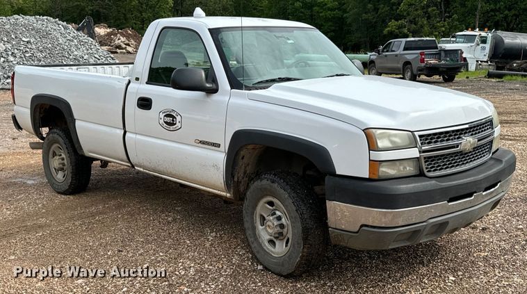 image for item ND9340 2005 Chevrolet Silverado 2500 HD pickup truck