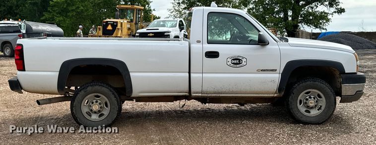 image for item ND9340 2005 Chevrolet Silverado 2500 HD pickup truck