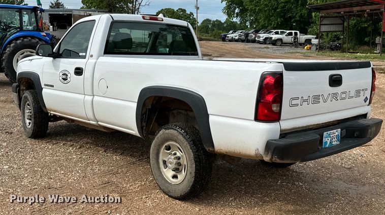 image for item ND9340 2005 Chevrolet Silverado 2500 HD pickup truck