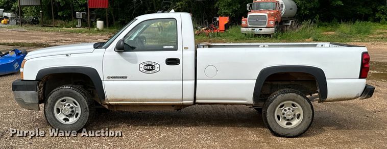 image for item ND9340 2005 Chevrolet Silverado 2500 HD pickup truck