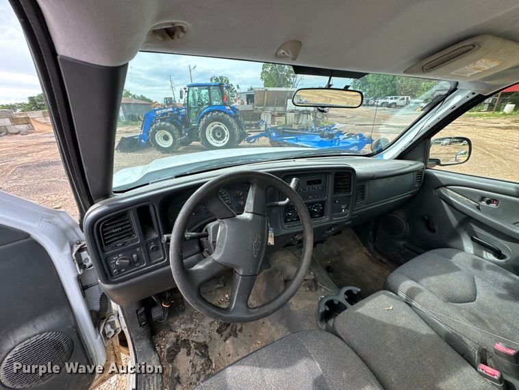 image for item ND9340 2005 Chevrolet Silverado 2500 HD pickup truck