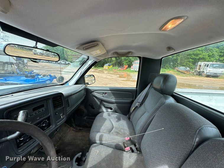 image for item ND9340 2005 Chevrolet Silverado 2500 HD pickup truck