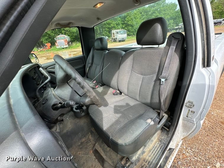 image for item ND9340 2005 Chevrolet Silverado 2500 HD pickup truck