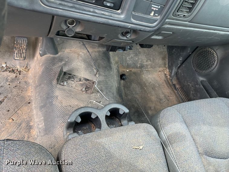 image for item ND9340 2005 Chevrolet Silverado 2500 HD pickup truck