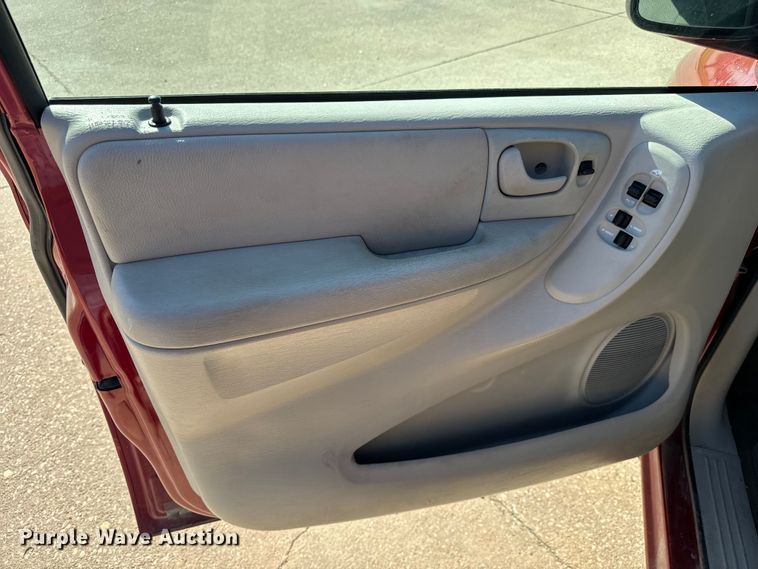 image for item NL9819 2006 Dodge Grand Caravan van