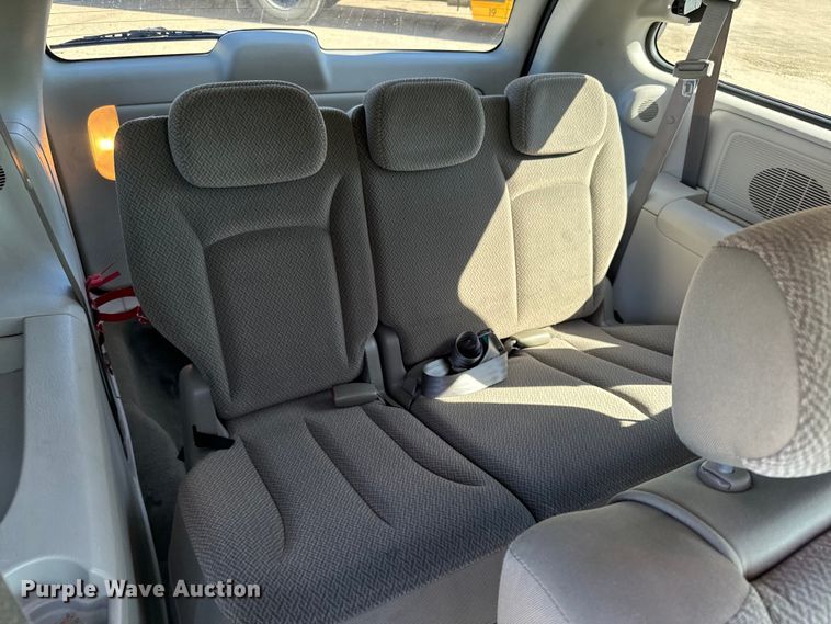 image for item NL9819 2006 Dodge Grand Caravan van