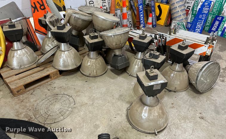 image for item NR9889 (17) UL MHEN lights