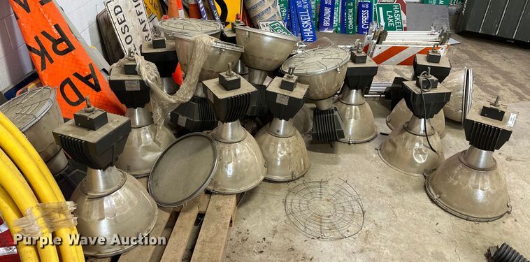 image for item NR9889 (17) UL MHEN lights