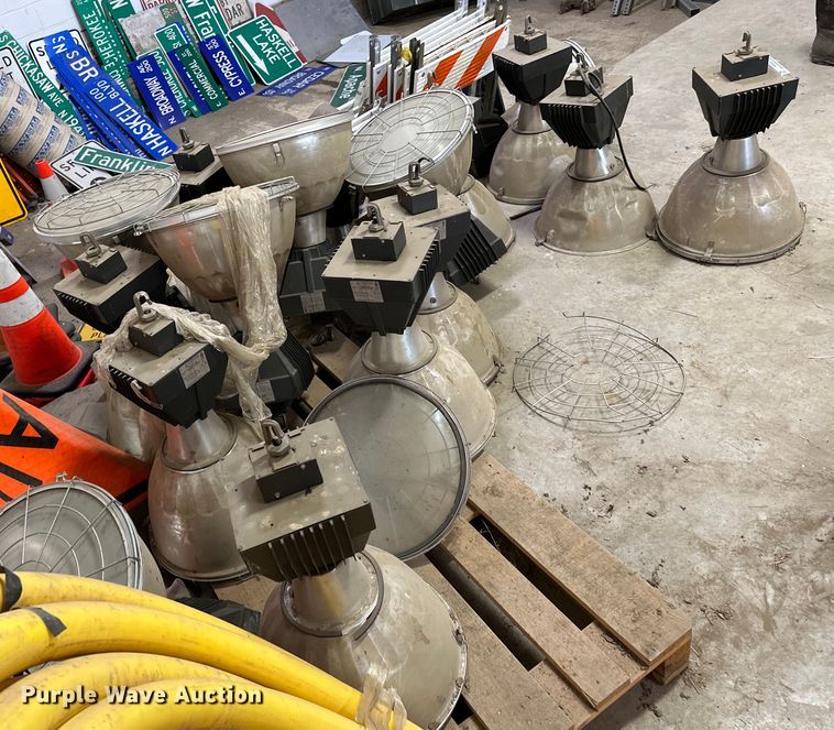 image for item NR9889 (17) UL MHEN lights