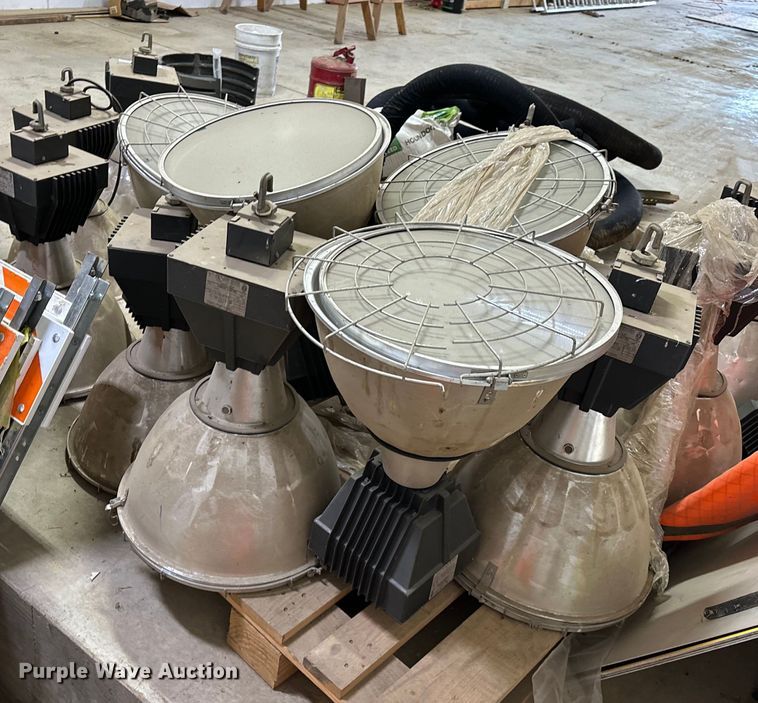 image for item NR9889 (17) UL MHEN lights