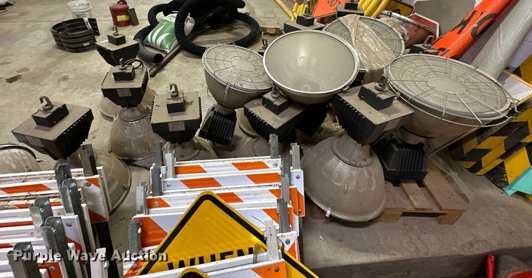 image for item NR9889 (17) UL MHEN lights