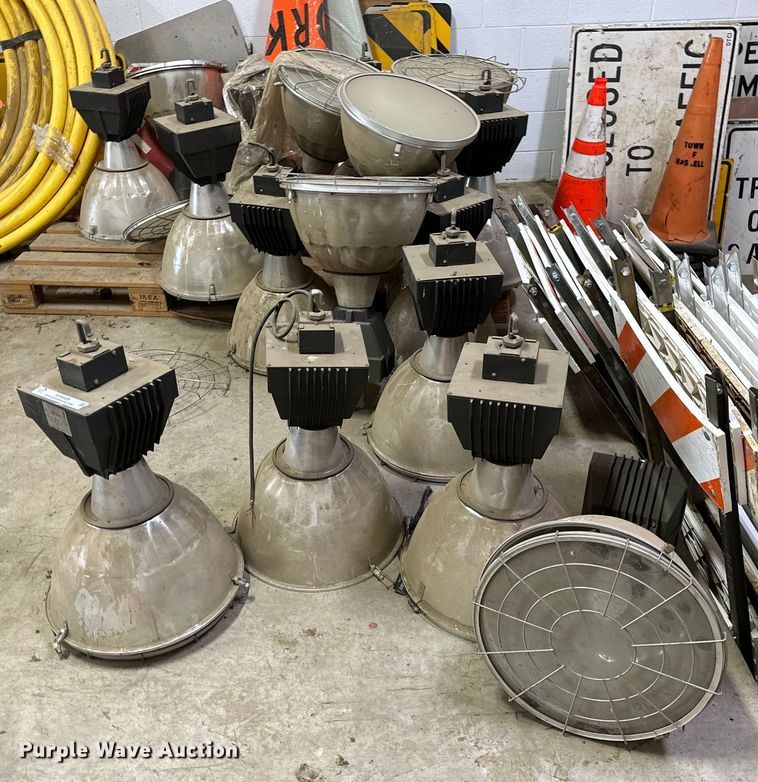 image for item NR9889 (17) UL MHEN lights