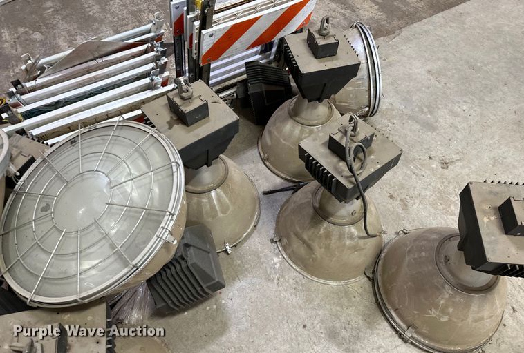 image for item NR9889 (17) UL MHEN lights