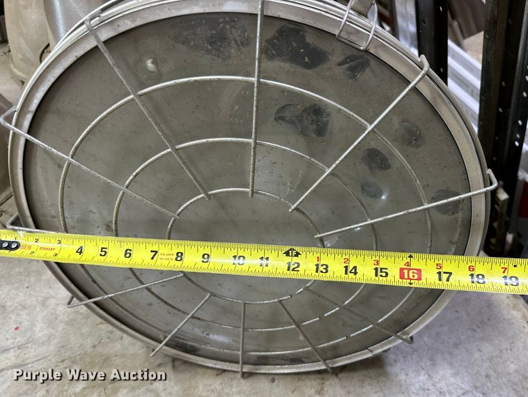 image for item NR9889 (17) UL MHEN lights