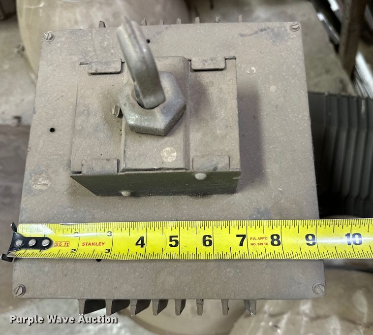 image for item NR9889 (17) UL MHEN lights