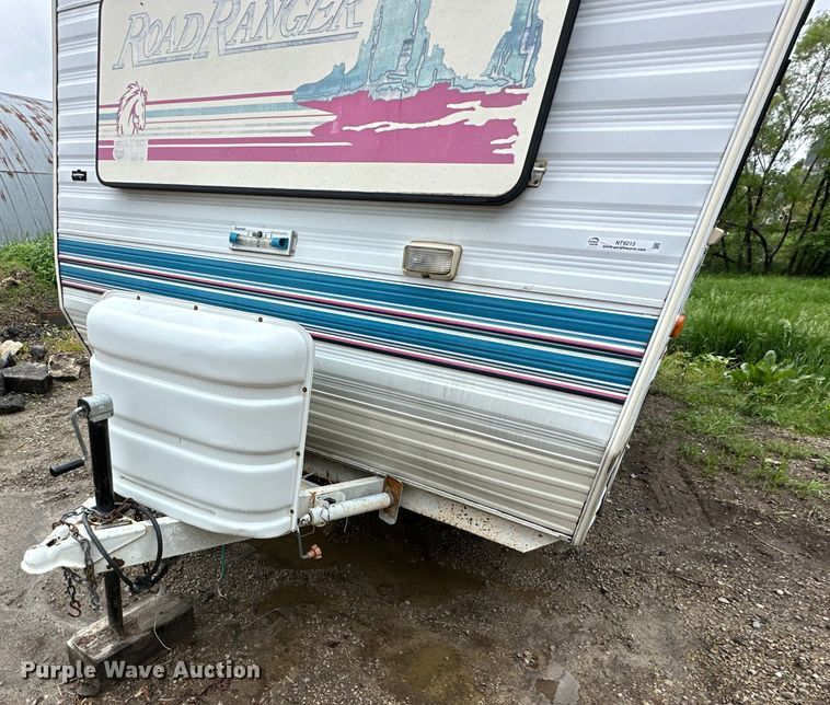 image for item NT9213 1995 Road Ranger 21YT camper
