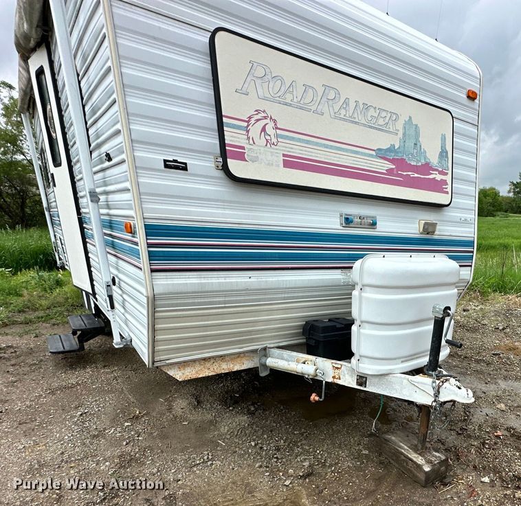 image for item NT9213 1995 Road Ranger 21YT camper