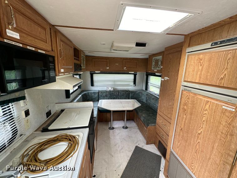 image for item NT9213 1995 Road Ranger 21YT camper