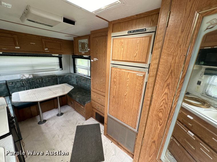 image for item NT9213 1995 Road Ranger 21YT camper