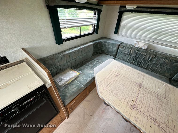 image for item NT9213 1995 Road Ranger 21YT camper