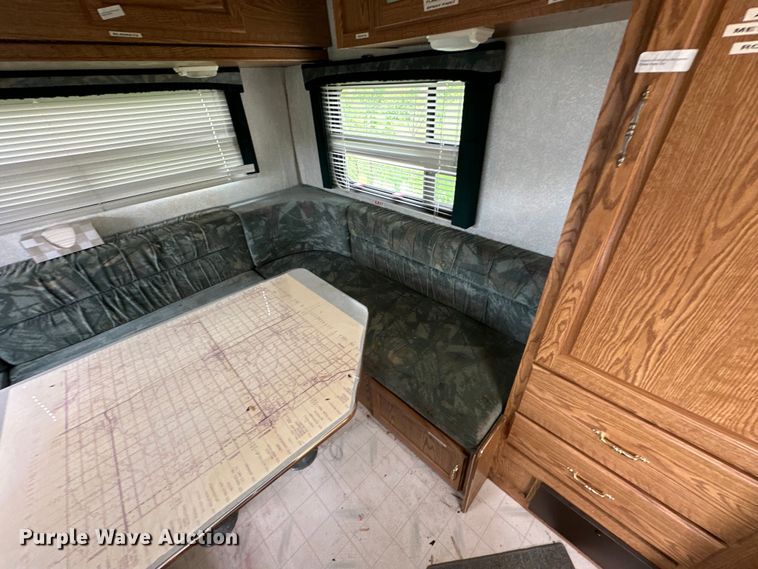 image for item NT9213 1995 Road Ranger 21YT camper