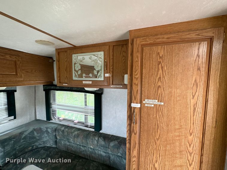 image for item NT9213 1995 Road Ranger 21YT camper