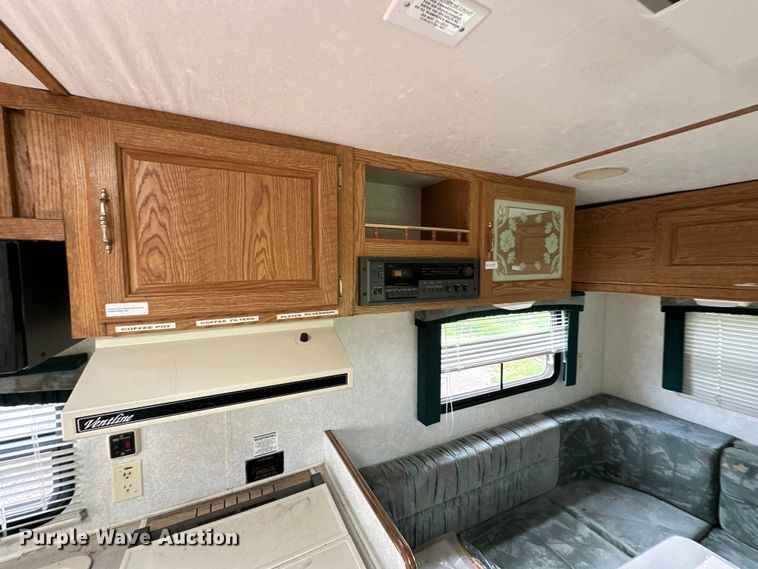 image for item NT9213 1995 Road Ranger 21YT camper