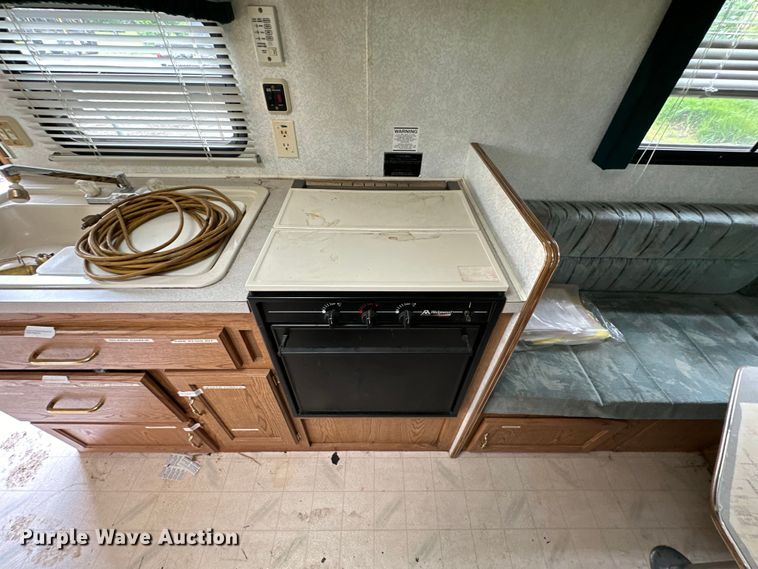 image for item NT9213 1995 Road Ranger 21YT camper