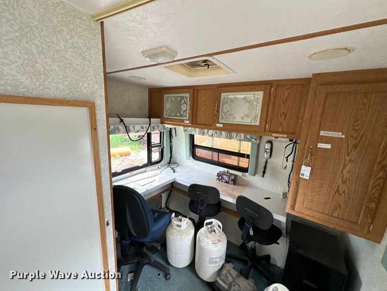 image for item NT9213 1995 Road Ranger 21YT camper