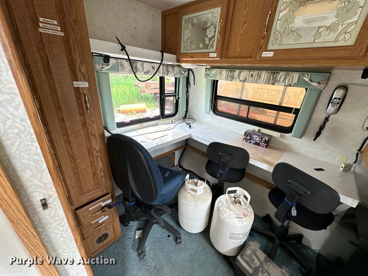 image for item NT9213 1995 Road Ranger 21YT camper