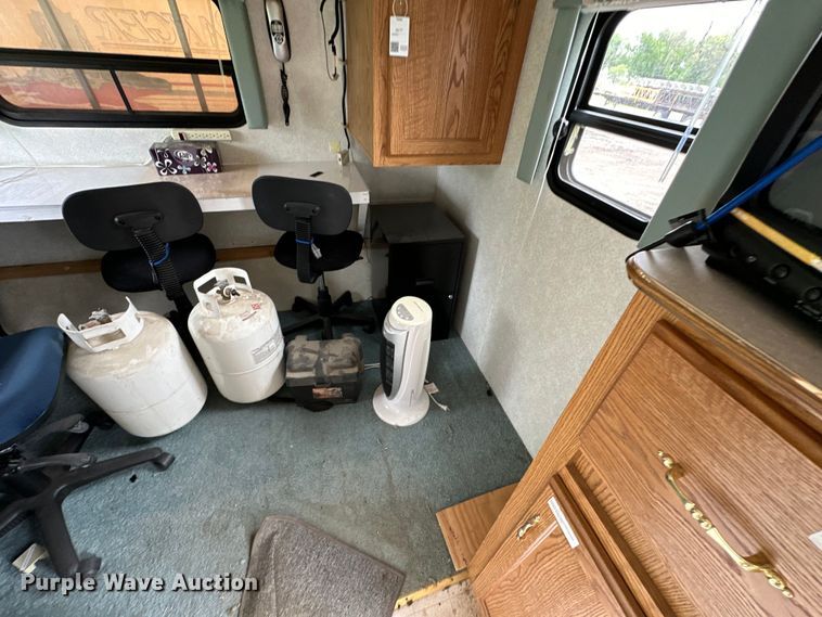 image for item NT9213 1995 Road Ranger 21YT camper