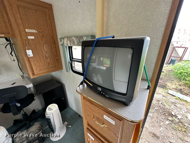 image for item NT9213 1995 Road Ranger 21YT camper