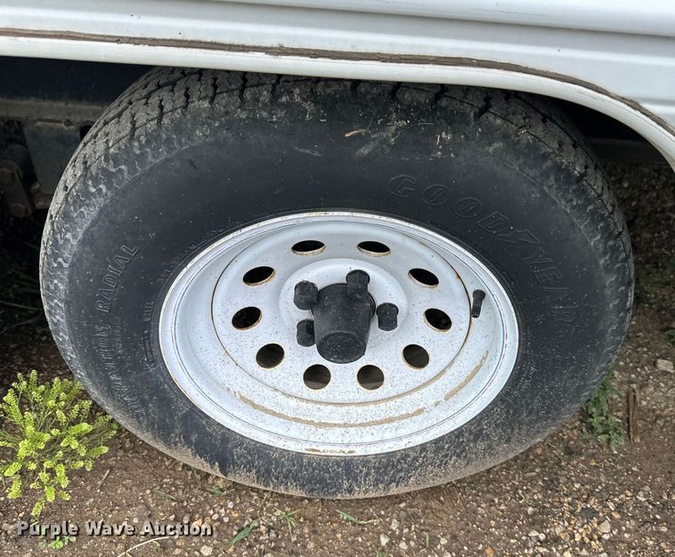 image for item NT9213 1995 Road Ranger 21YT camper