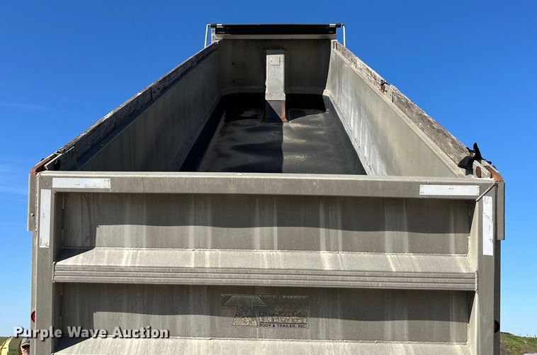 image for item NT9214 1994 Travis  T-102 end dump trailer