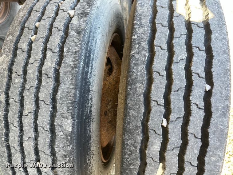 image for item NT9214 1994 Travis  T-102 end dump trailer