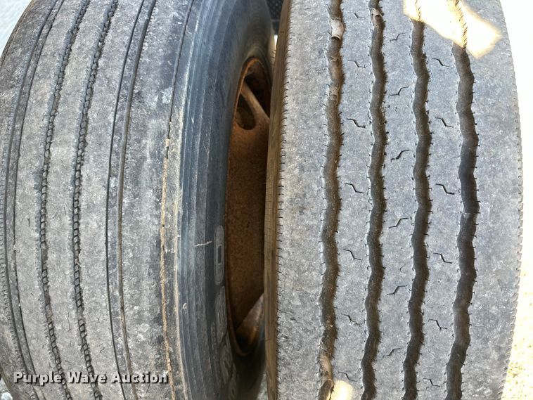 image for item NT9214 1994 Travis  T-102 end dump trailer