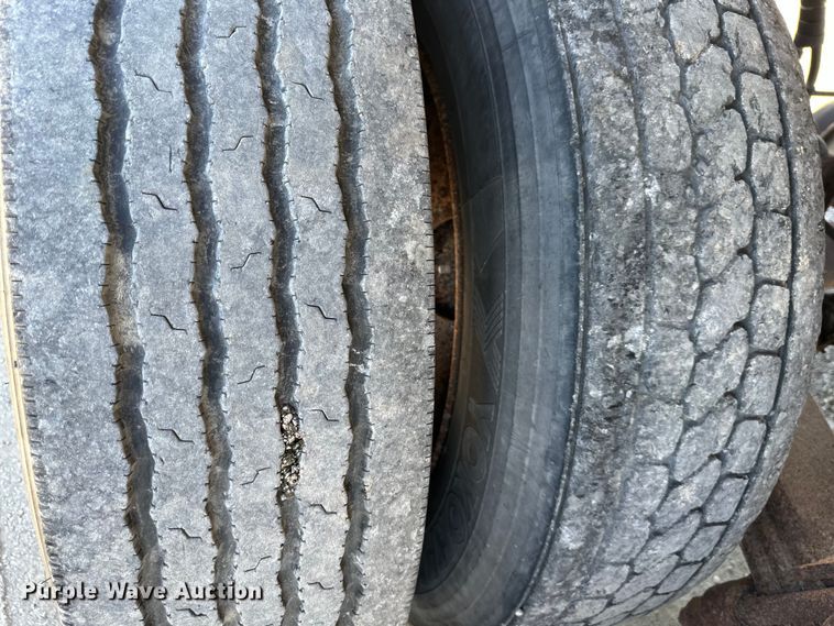 image for item NT9214 1994 Travis  T-102 end dump trailer