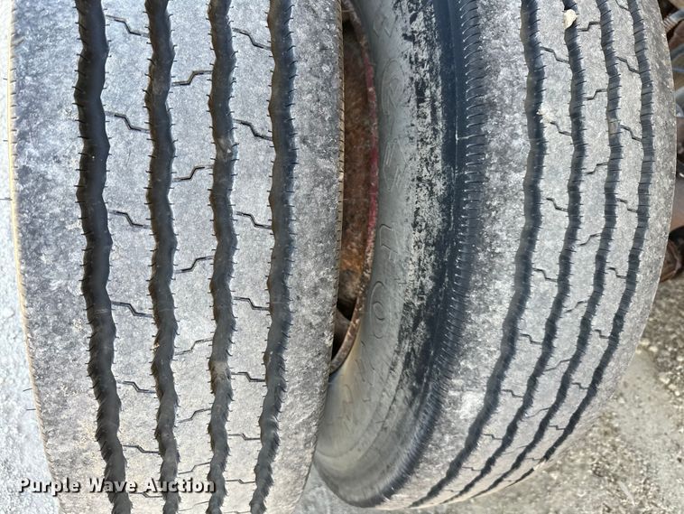 image for item NT9214 1994 Travis  T-102 end dump trailer