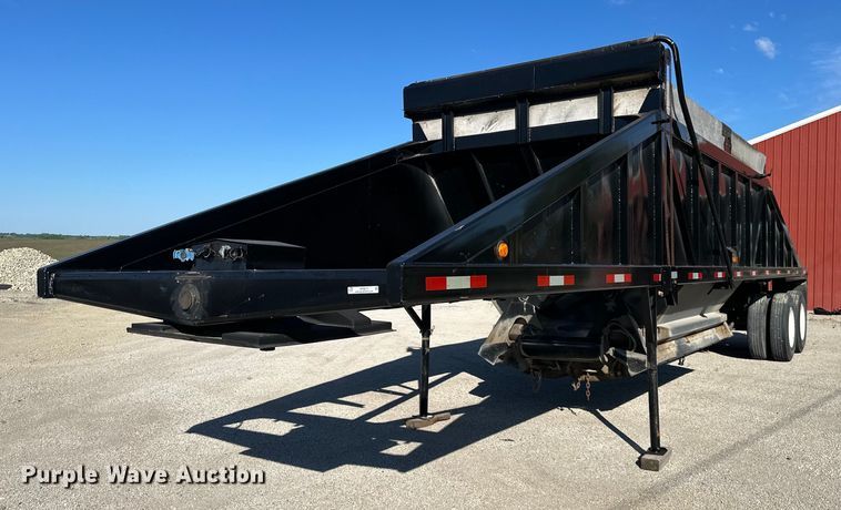image for item NT9215 1993 Ranco bottom dump trailer