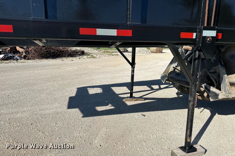 image for item NT9215 1993 Ranco bottom dump trailer